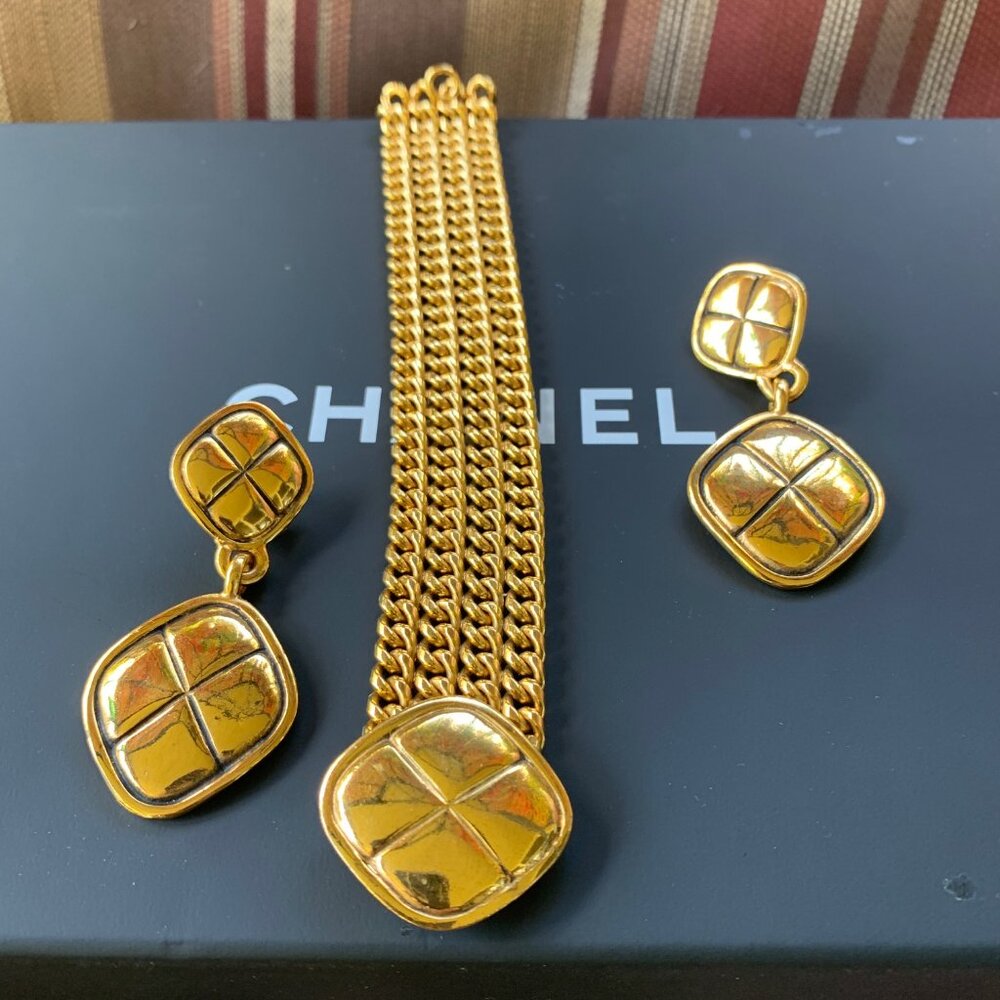 Chanel Quilted Rhombus Earrings - Picture 7 of 7